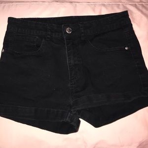 Super cute black H&M shorts! Fit 13-14Y